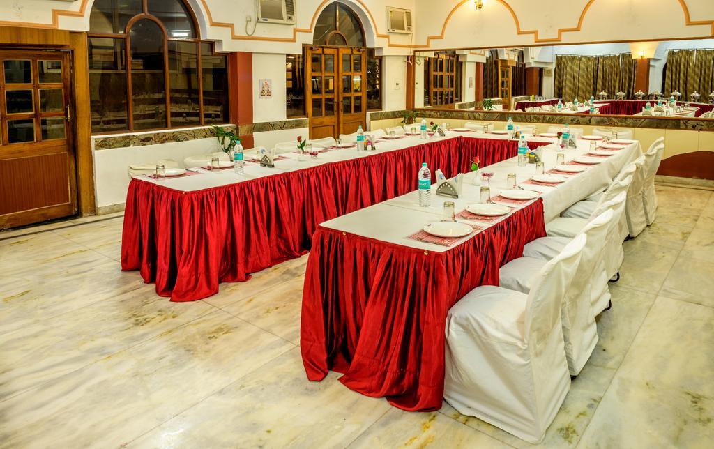 Hotel Solitaire Агра Екстериор снимка