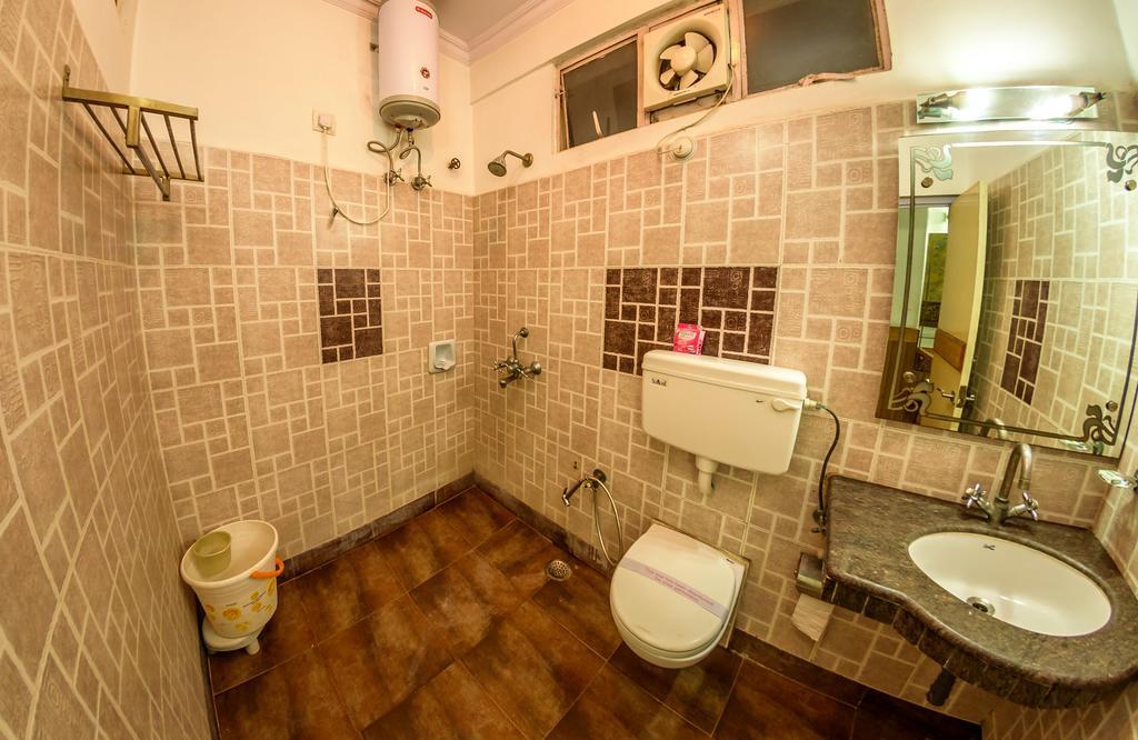 Hotel Solitaire Агра Екстериор снимка